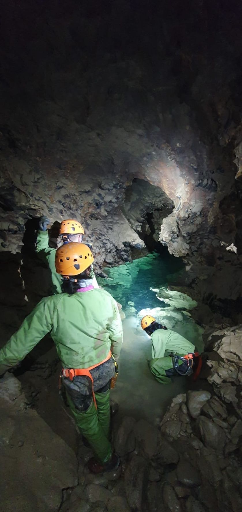 Spéléologie sportive au Puits des Bans avec Ecrins Spéléo Canyon - © ESC
