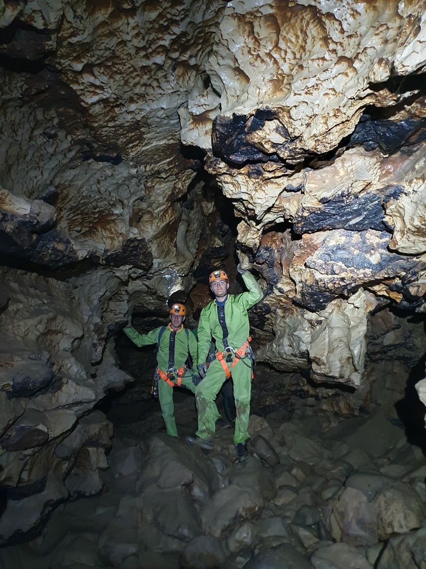 Spéléologie découverte ou sportive dans les Hautes-Alpes - © ESC