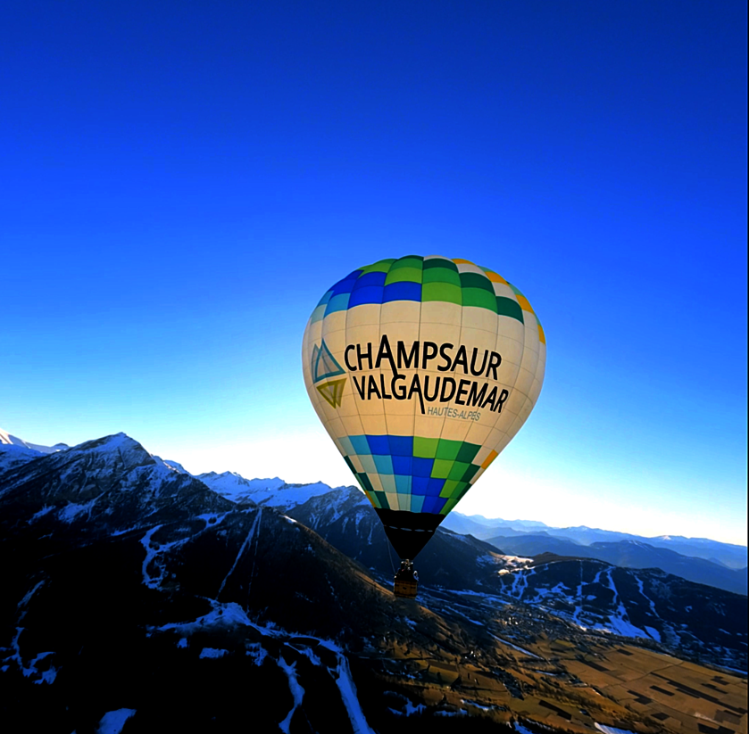 Montgolfière Serre-Ponçon - © Hautes-Alpes Montgolfière