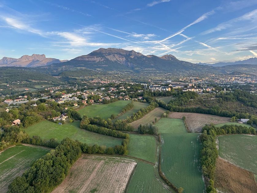 Falaise de Ceüse à bord de notre ballon - © Motilla thomas