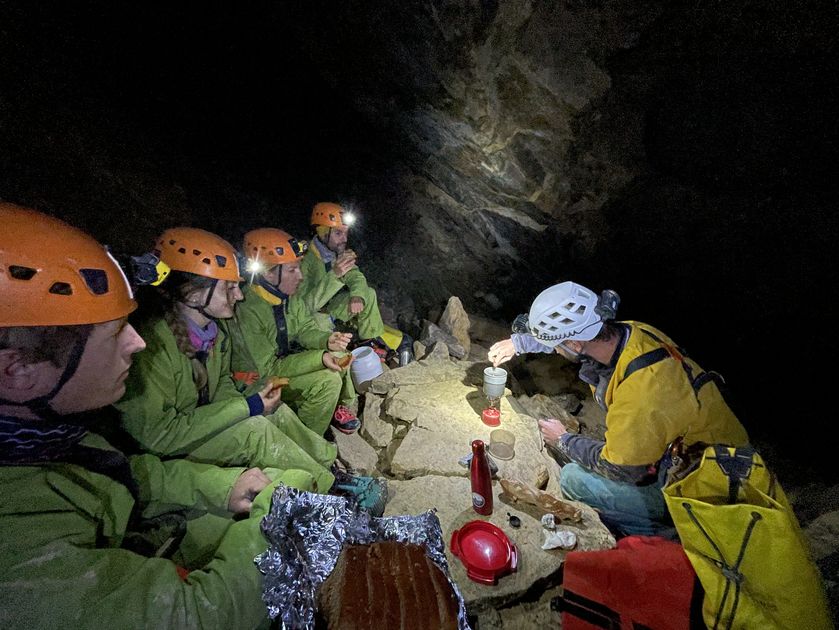 Spéléologie sportive avec Ecrins Spéléo Canyon - © ESC
