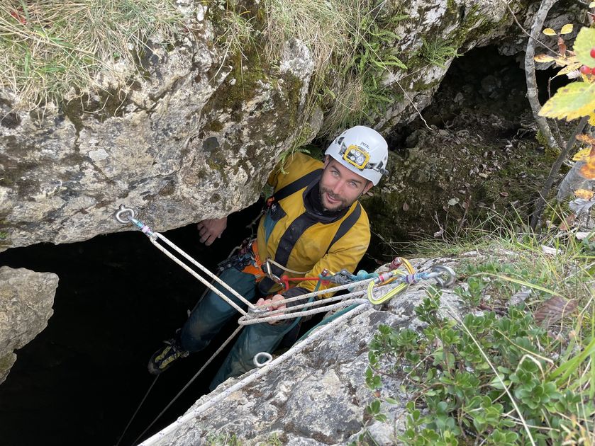 Spéléologie avec Ecrins Spéléo Canyon - © ESC