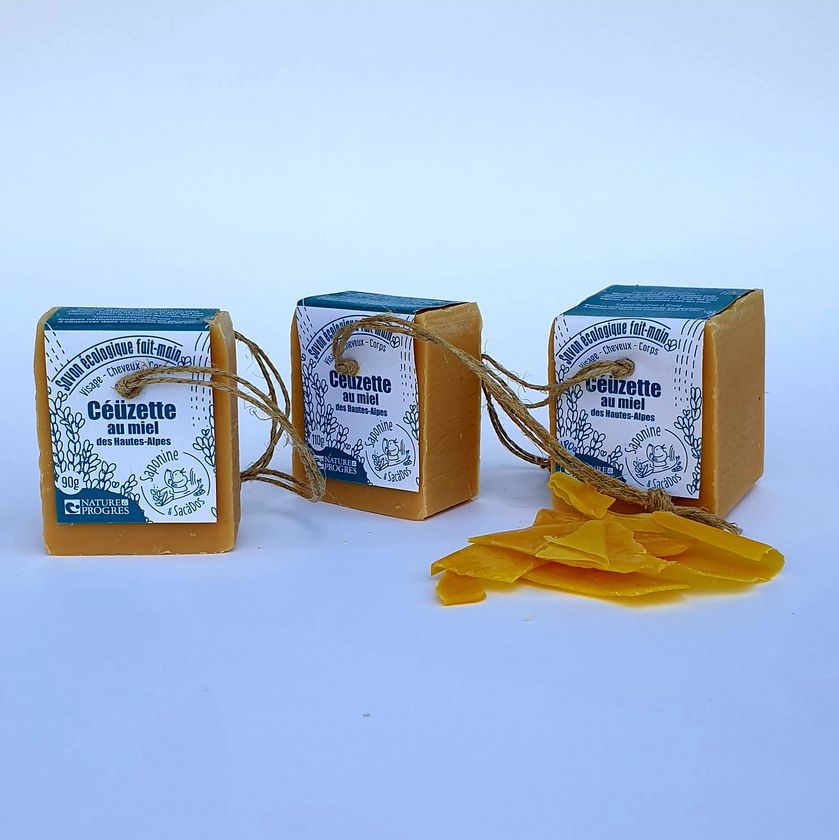 Céüzette au miel au lait de la chèvrerie de Céüze - © Sabine Luszczynski