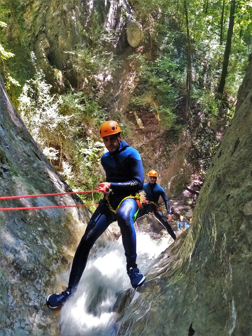 Rappel de 20m au Rio Sourd - © Ecrins Spéléo Canyon