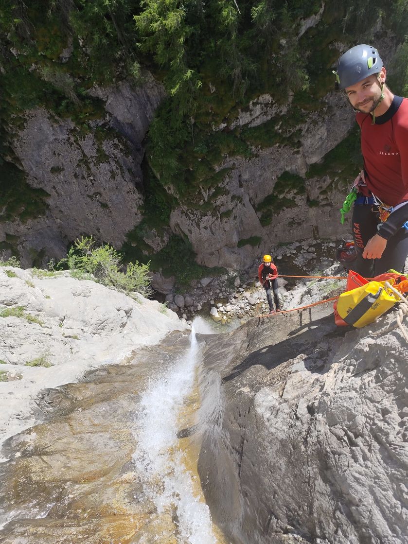 Rappel de 50m au canyon de Peyron Roux - © ESC