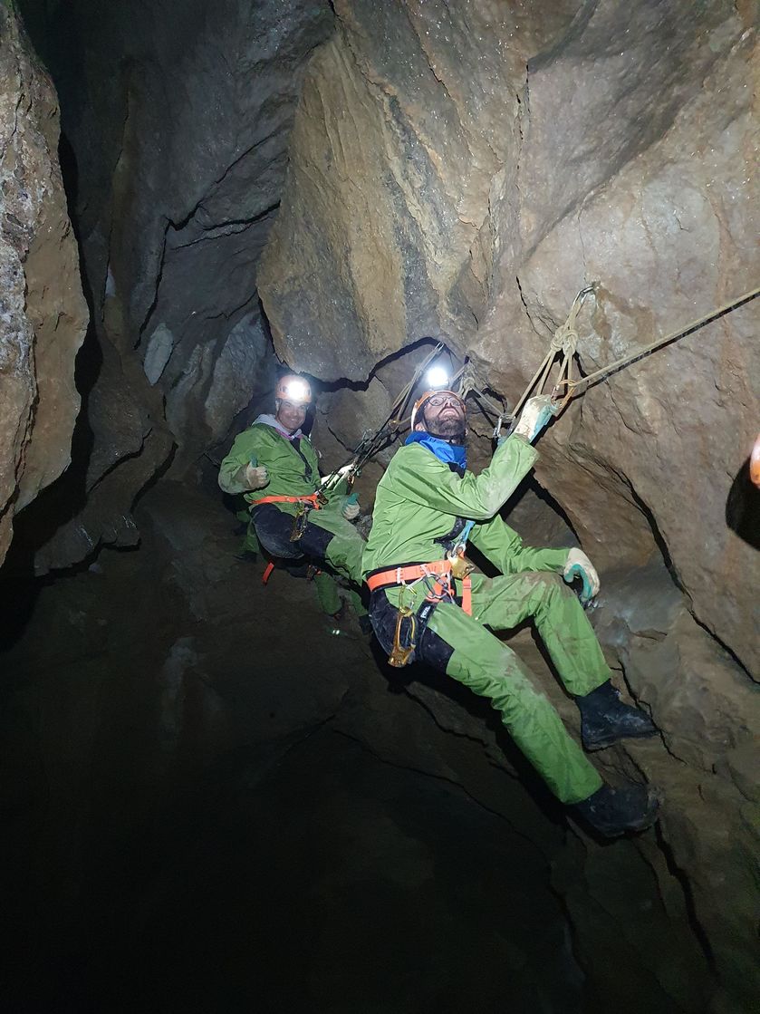 Spéléologie sportive à la Résurrection, dans les gorges d'Agnielles - © ESC