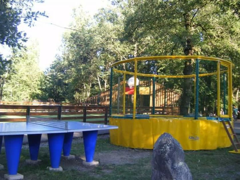 Terrain multisport trampoline - © Les Bonnets