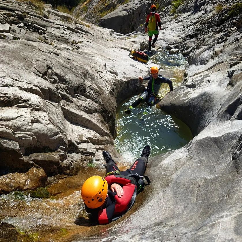 Toboggan en canyoning dans les Hautes-Alpes - © ESC