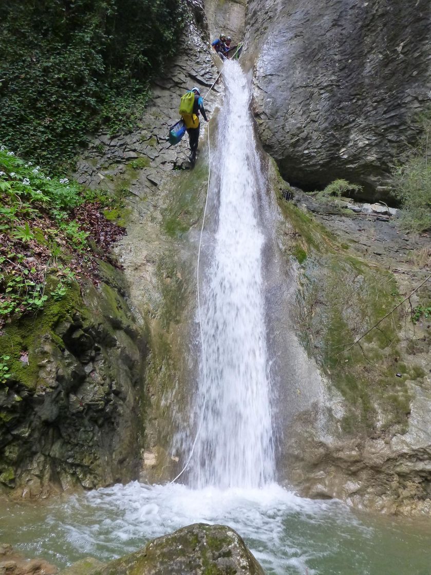 Cascade de 20m au canyon du Rio Sourd - © Ecrins Spéléo Canyon