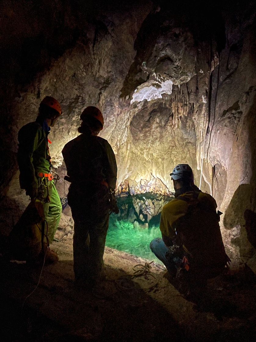 Spéléologie pour tous niveaux avec Écrins Spéléo Canyon_La Bâtie-Montsaléon - © ESC