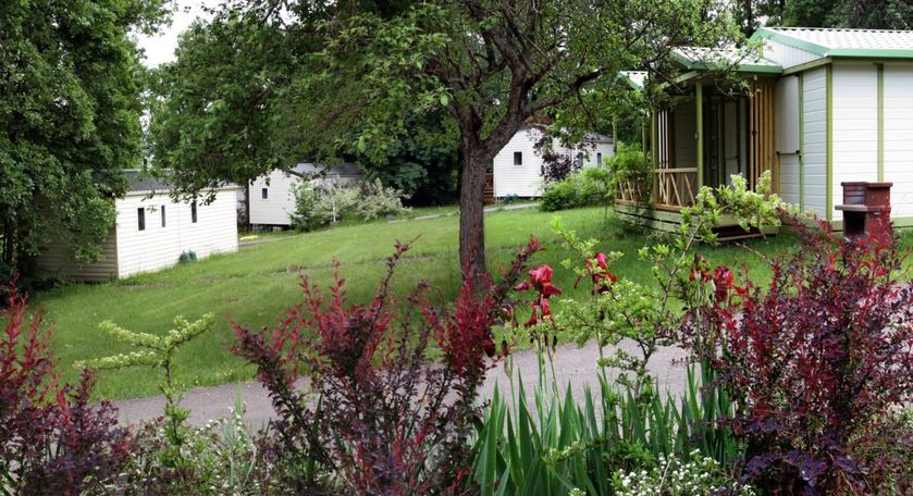 Locatif dans la verdure - © Les Bonnets