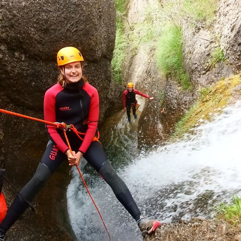 Rappel au canyon du Rif Lauzon - © Ecrins Spéléo Canyon