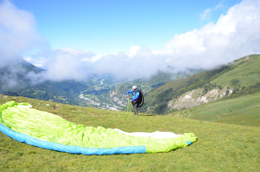 Paragliding - © Undiscovered Mountains
