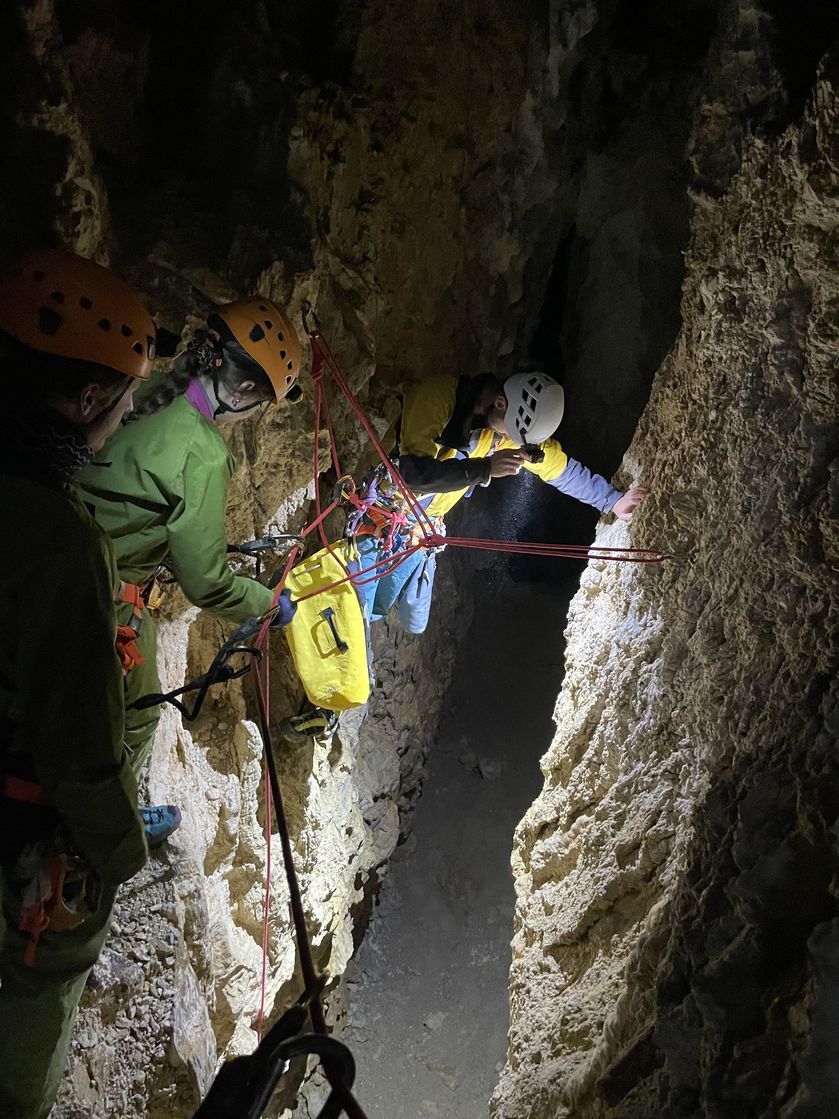 Spéléologie avec Ecrins Spéléo Canyon - © ESC